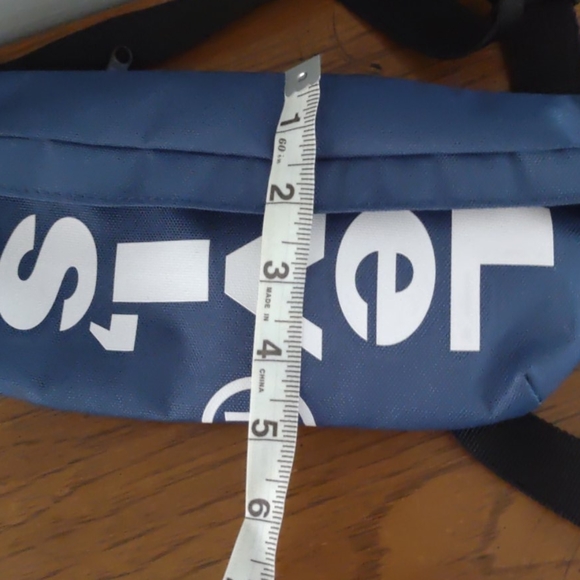 Levi's - Picture 4 of 4